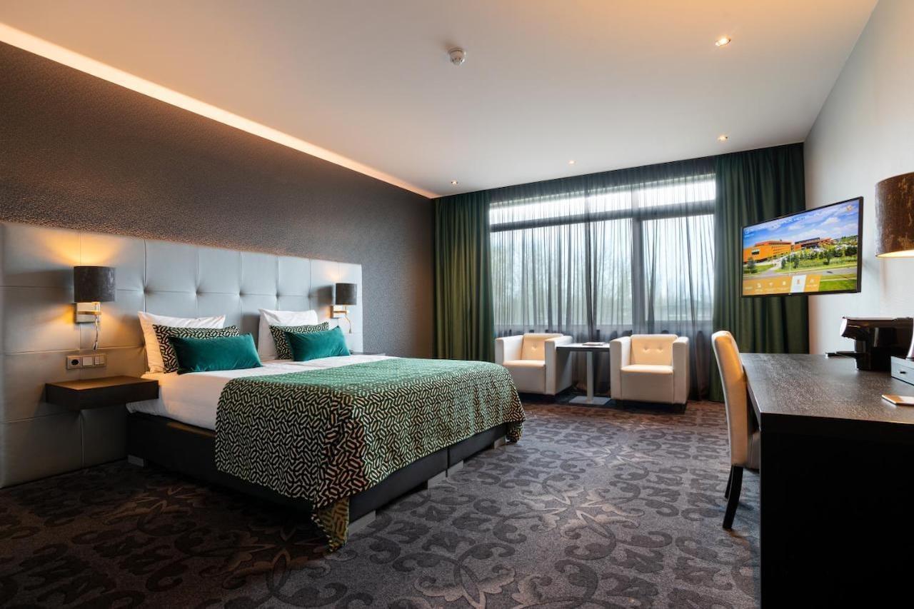 Van Der Valk Hotel Almere Bagian luar foto