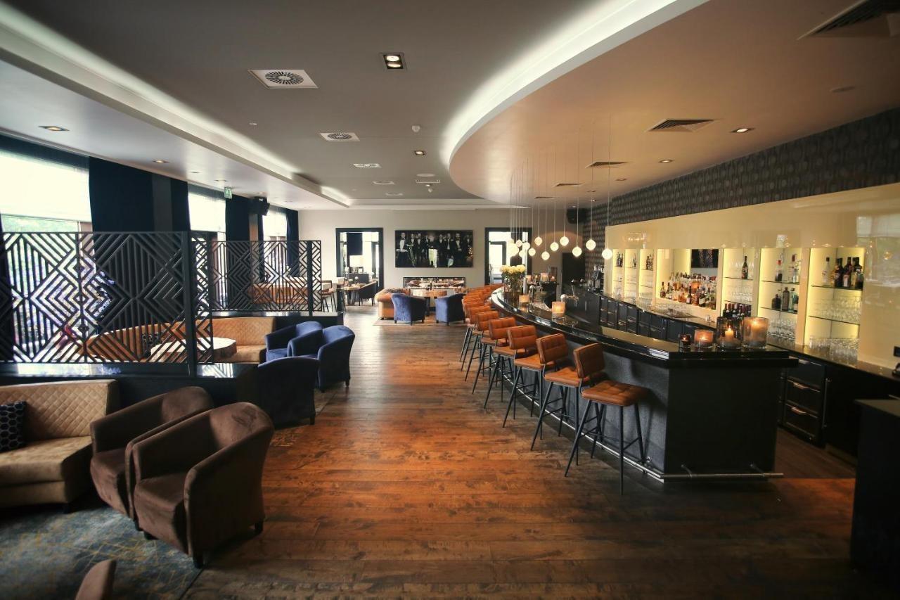 Van Der Valk Hotel Almere Bagian luar foto