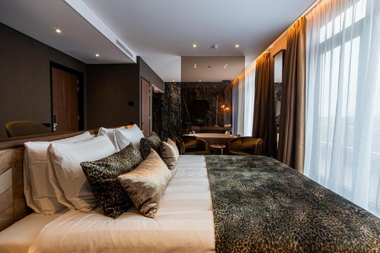 Van Der Valk Hotel Almere Bagian luar foto