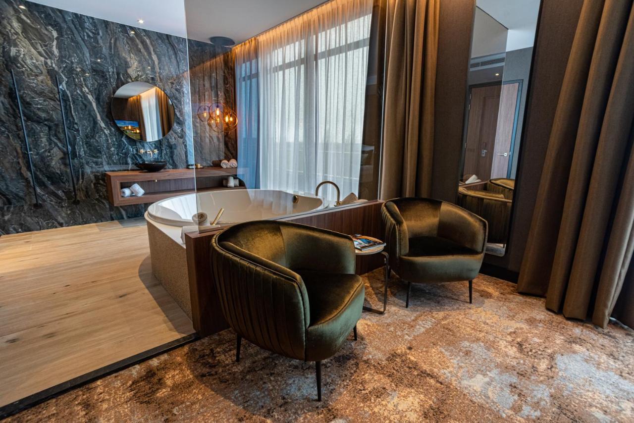 Van Der Valk Hotel Almere Bagian luar foto