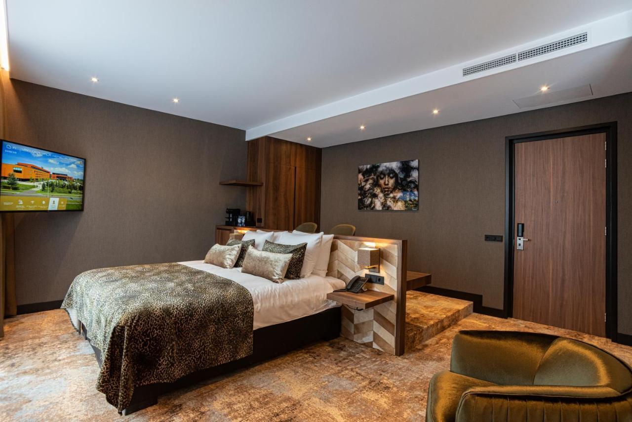 Van Der Valk Hotel Almere Bagian luar foto