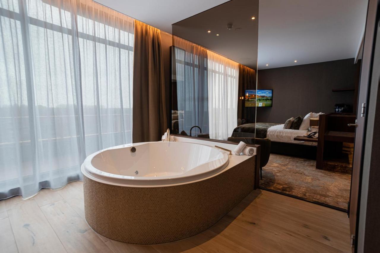 Van Der Valk Hotel Almere Bagian luar foto