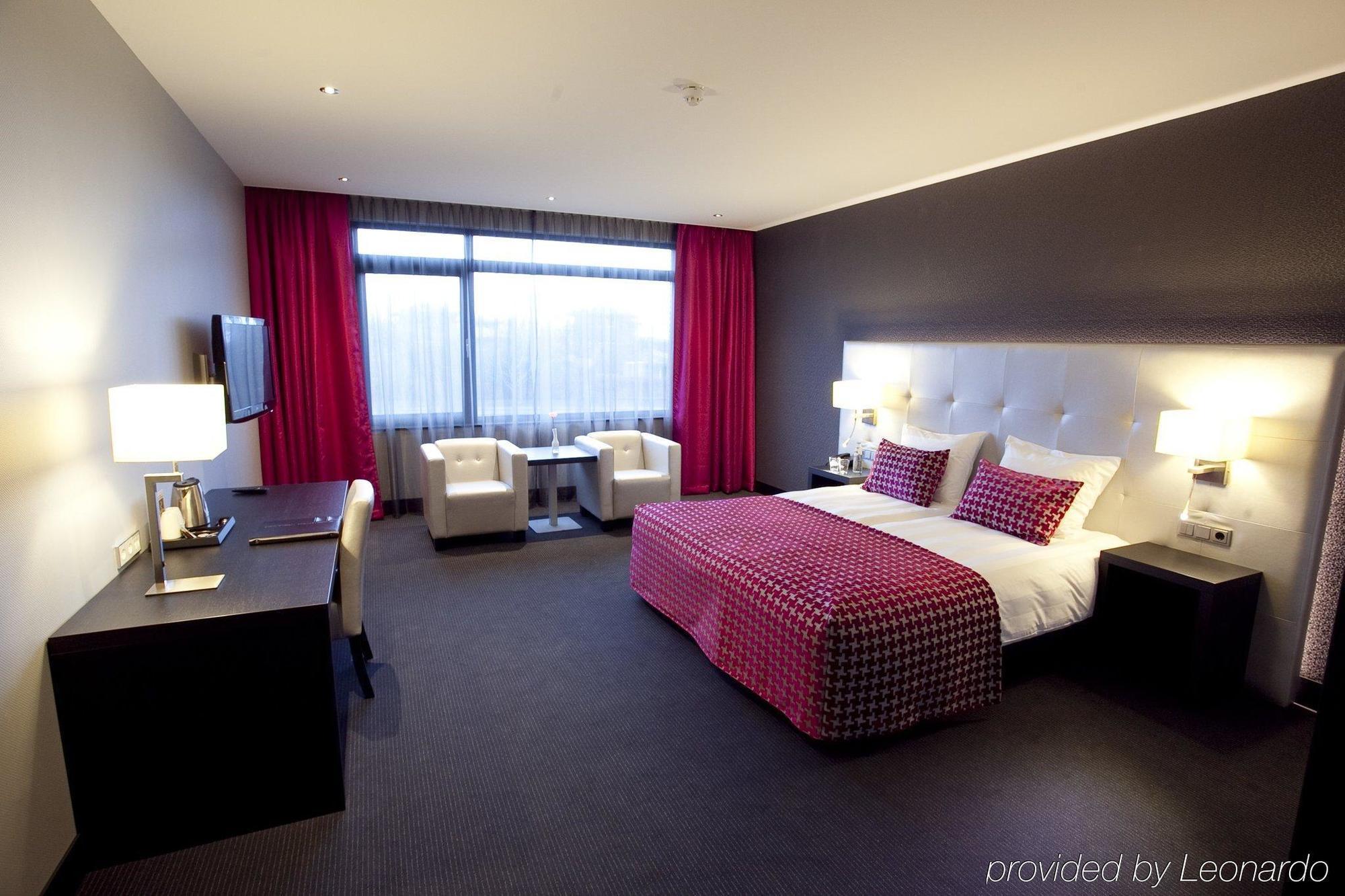 Van Der Valk Hotel Almere Bagian luar foto