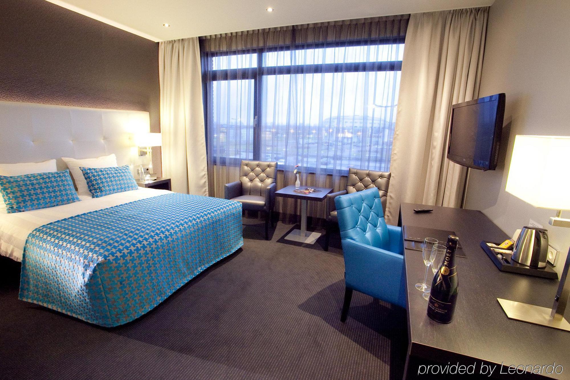 Van Der Valk Hotel Almere Bagian luar foto