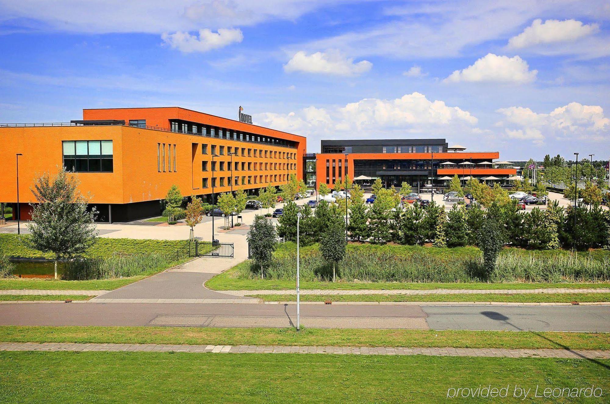 Van Der Valk Hotel Almere Bagian luar foto