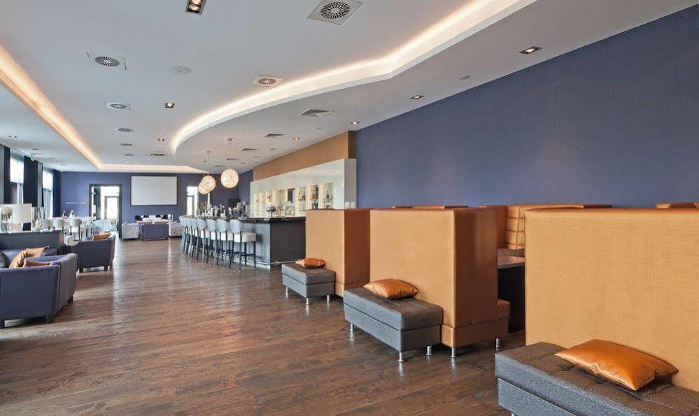 Van Der Valk Hotel Almere Bagian luar foto