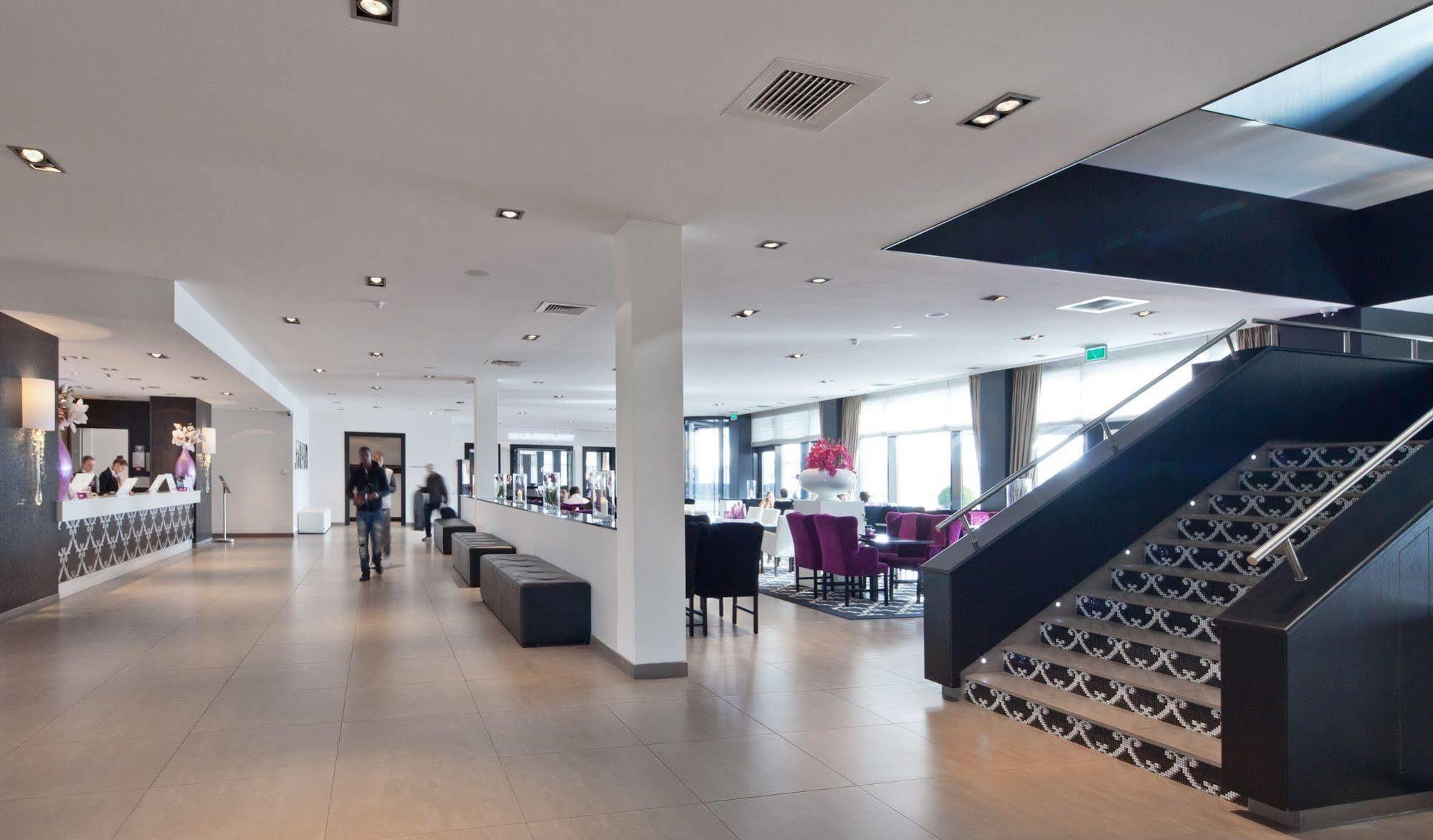 Van Der Valk Hotel Almere Bagian luar foto