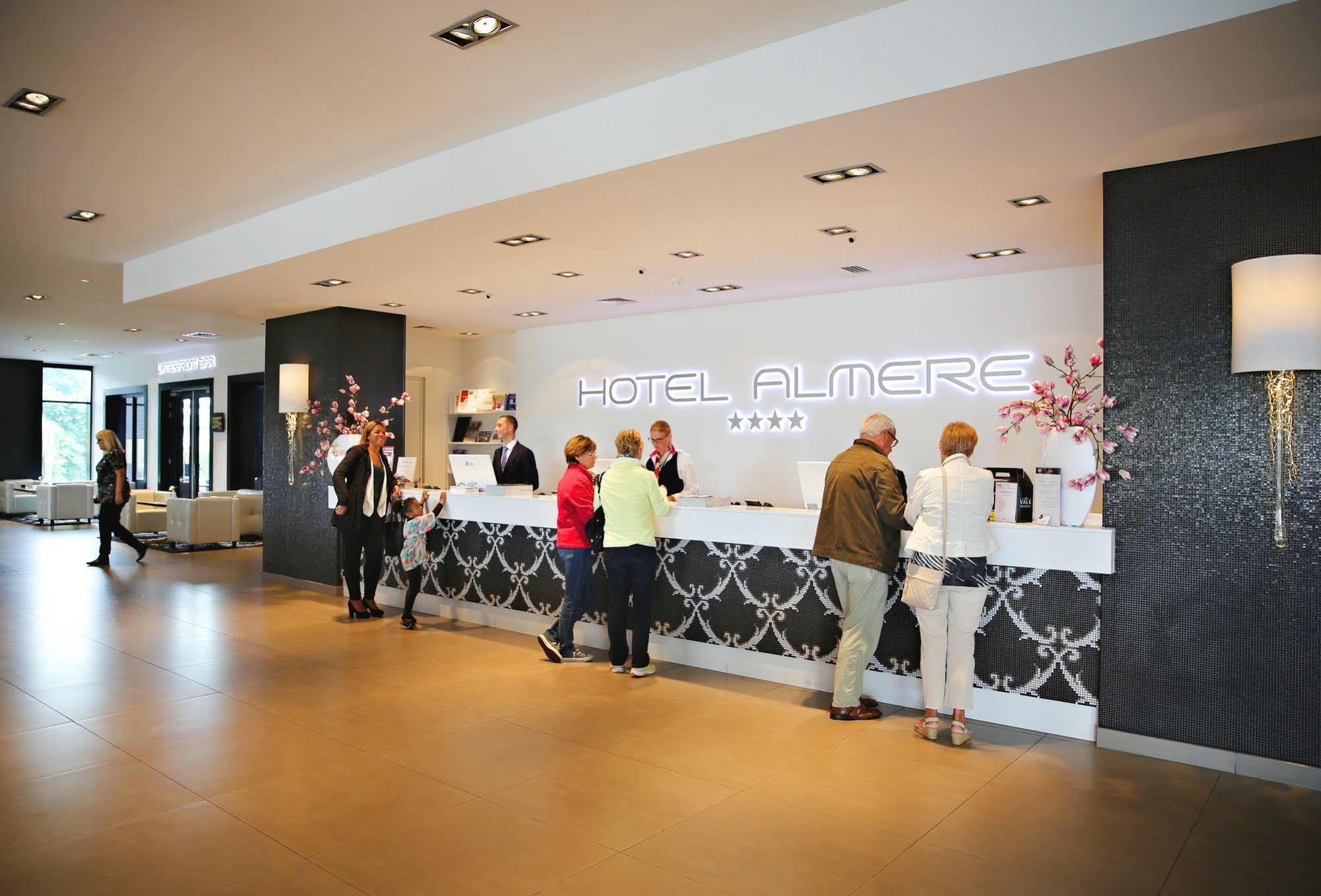 Van Der Valk Hotel Almere Bagian luar foto
