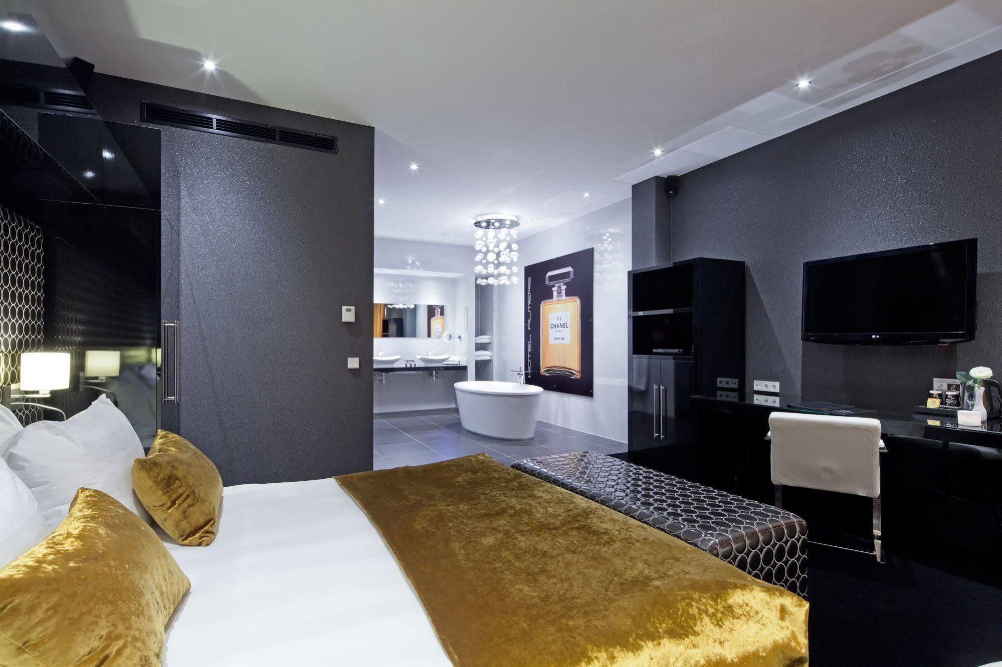 Van Der Valk Hotel Almere Bagian luar foto