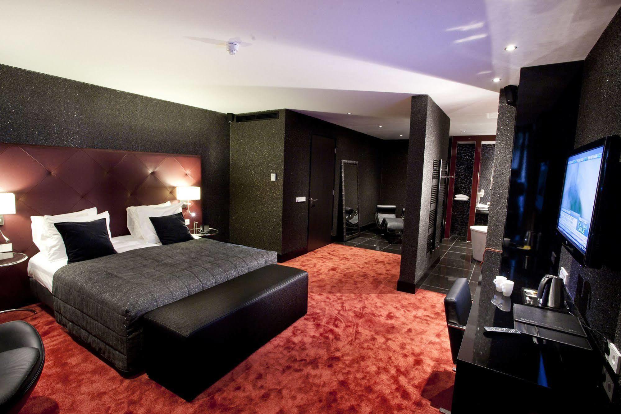 Van Der Valk Hotel Almere Bagian luar foto